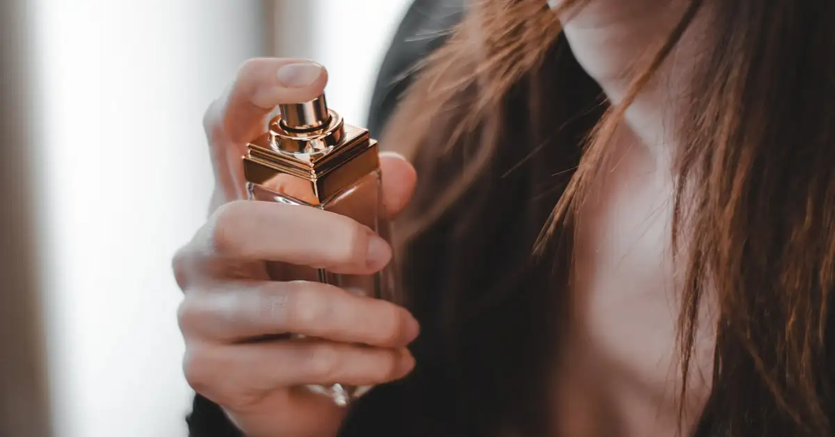 Fruity vs. Floral: A Complete Guide to Choosing Your Perfect Perfume